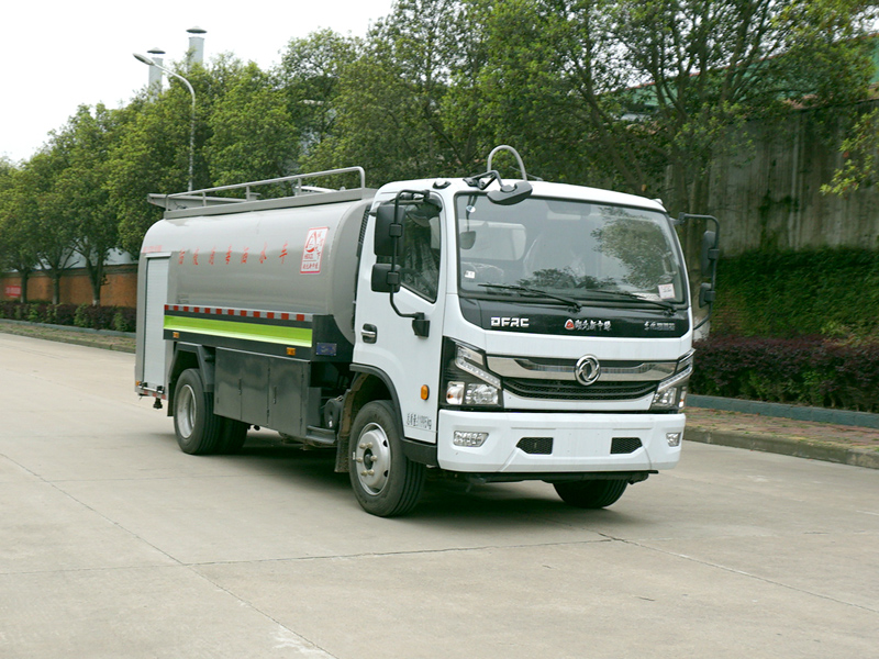 東風(fēng)多利卡8噸消防灑水車(chē)